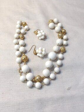 Dazzling 3 Pc Assembly ~~~ 16 In Necklace / Set Pieced Earrings ~~~